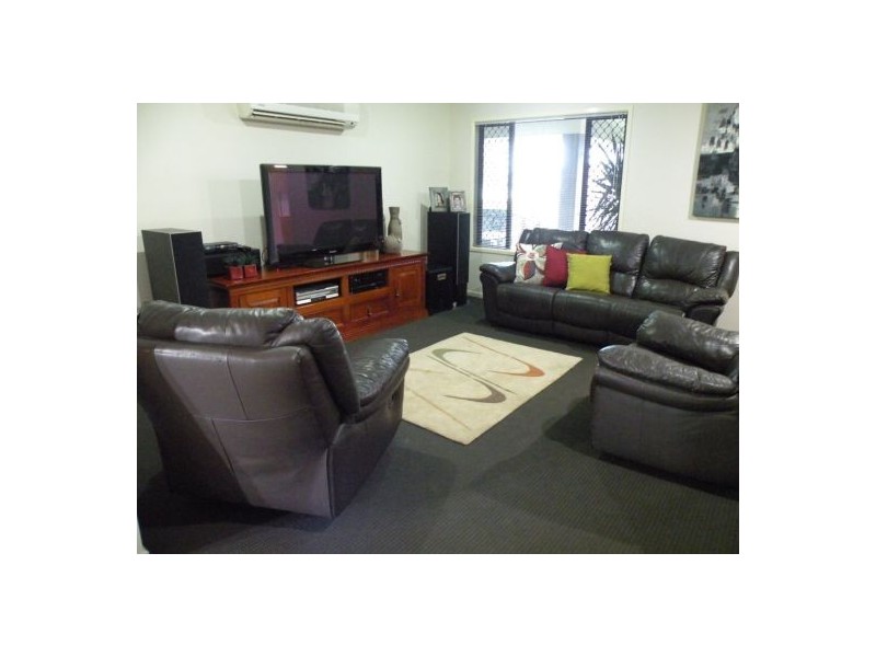 17 Victor Avenue, Glenella QLD 4740