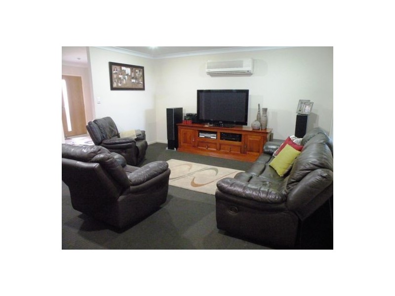 17 Victor Avenue, Glenella QLD 4740