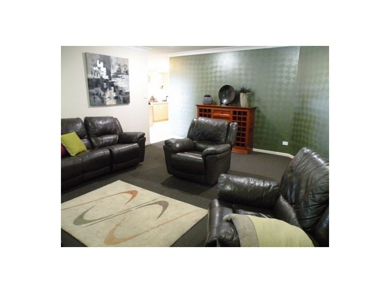 17 Victor Avenue, Glenella QLD 4740