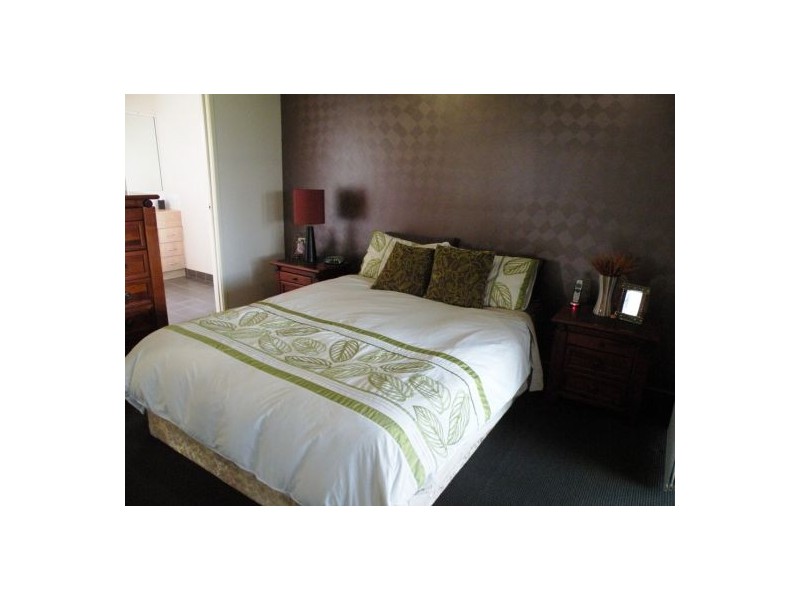 17 Victor Avenue, Glenella QLD 4740