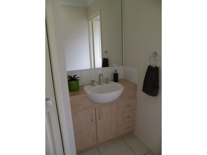 17 Victor Avenue, Glenella QLD 4740