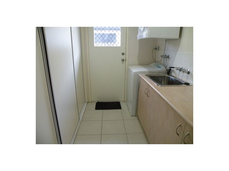 17 Victor Avenue, Glenella QLD 4740