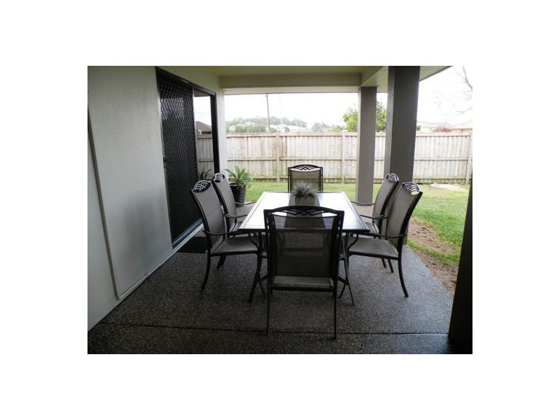 17 Victor Avenue, Glenella QLD 4740