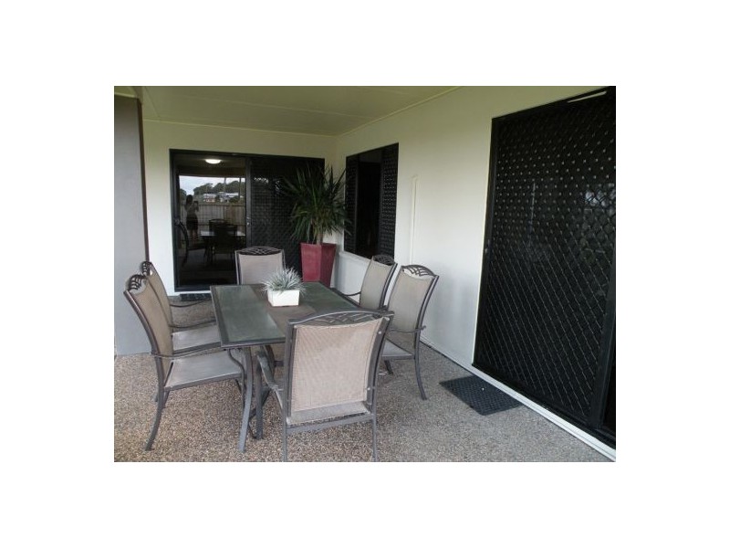 17 Victor Avenue, Glenella QLD 4740