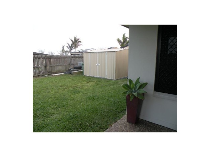 17 Victor Avenue, Glenella QLD 4740