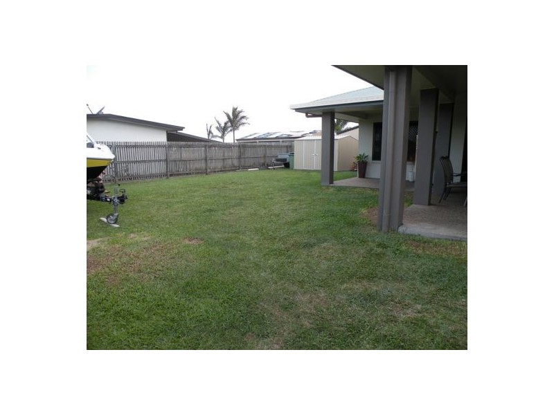 17 Victor Avenue, Glenella QLD 4740