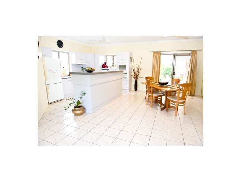 17 Shiral Drive, Beaconsfield QLD 4740