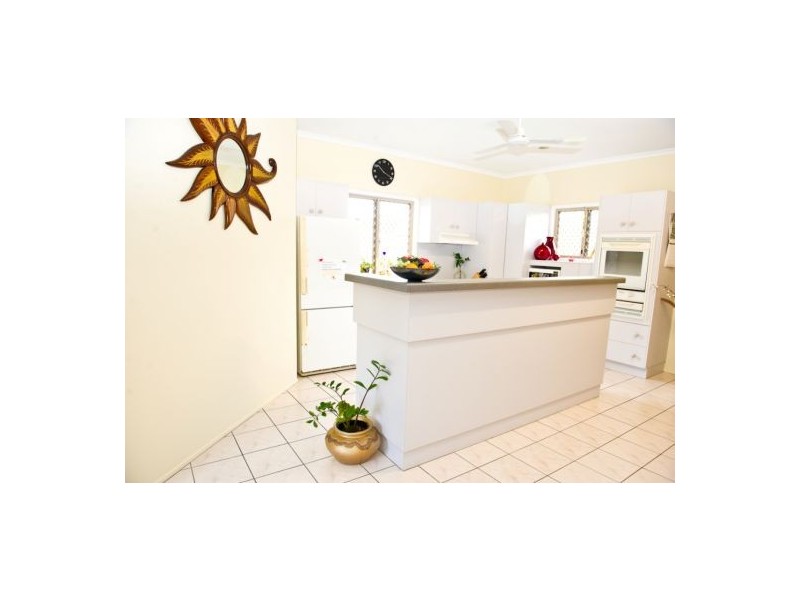 17 Shiral Drive, Beaconsfield QLD 4740