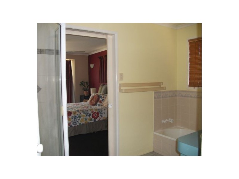 104 Broomdykes Drive, Beaconsfield QLD 4740