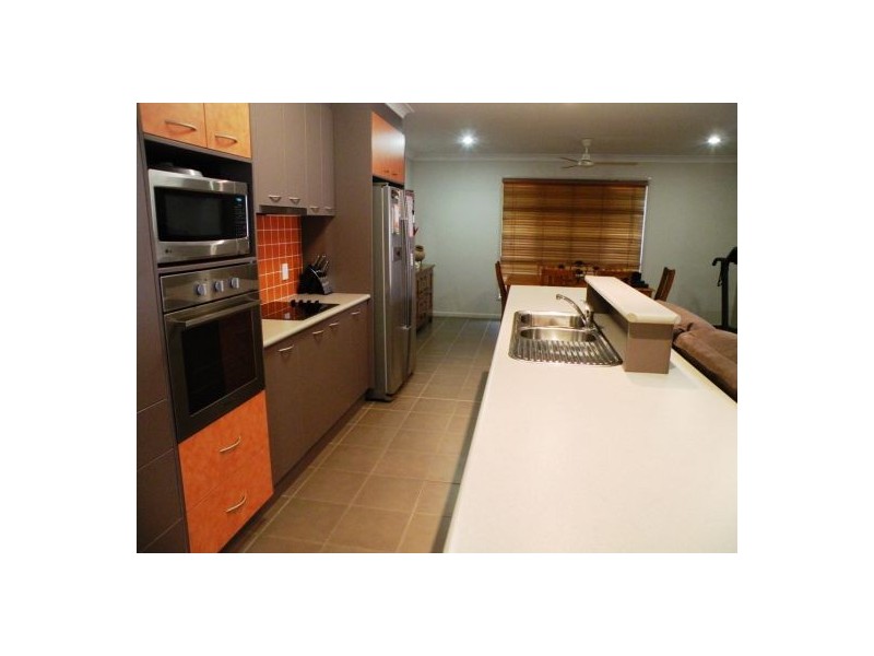 4 Hawkins Street, Bucasia QLD 4750