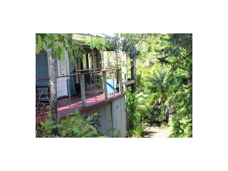 11 Albatross Street, Slade Point QLD 4740