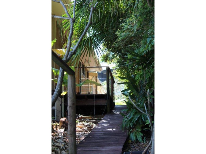 11 Albatross Street, Slade Point QLD 4740