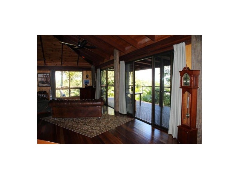 11 Albatross Street, Slade Point QLD 4740