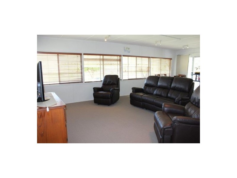 72 The Esplanade, Grasstree Beach QLD 4740