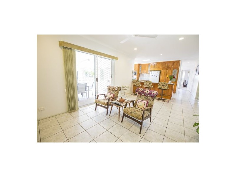 8 Paton Terrace, Slade Point QLD 4740