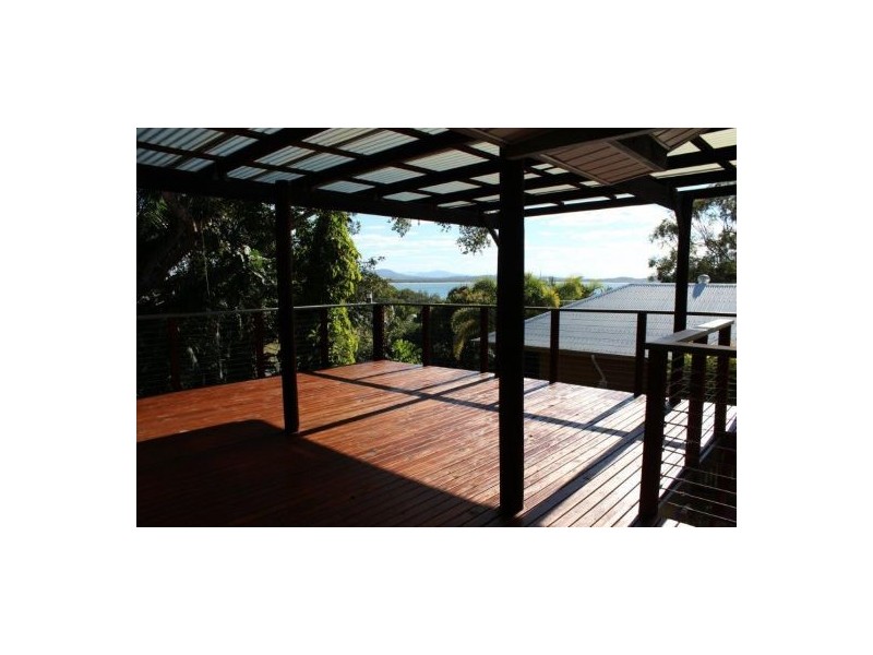 9 Albatross Street, Slade Point QLD 4740