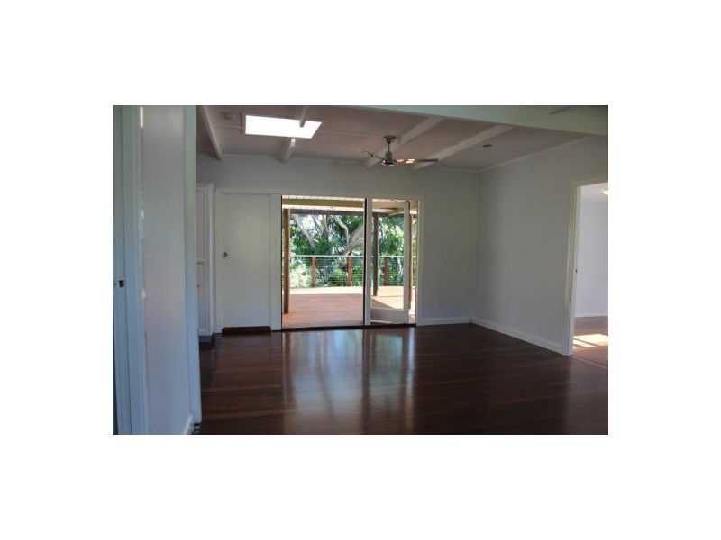 9 Albatross Street, Slade Point QLD 4740
