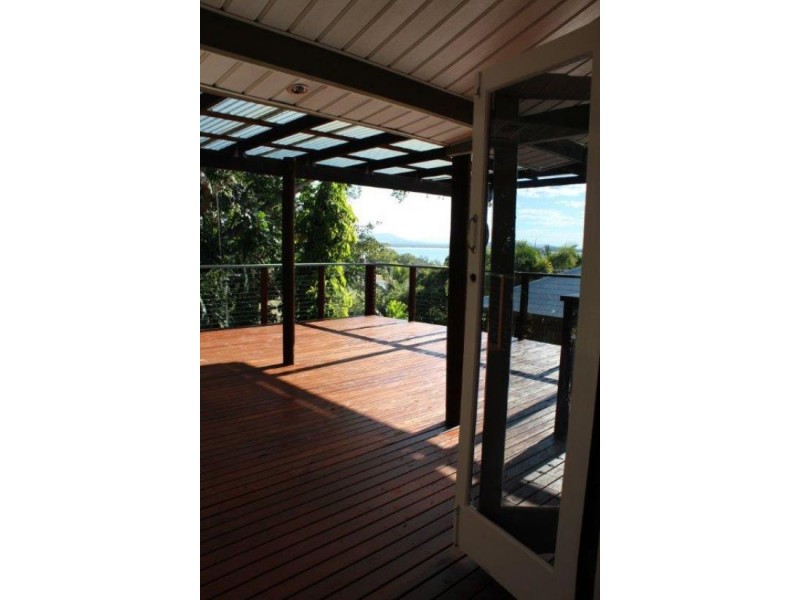 9 Albatross Street, Slade Point QLD 4740