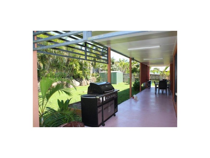 27 McHugh Street, Rural View QLD 4740