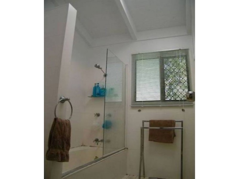 11 McCready Street, Rural View QLD 4740