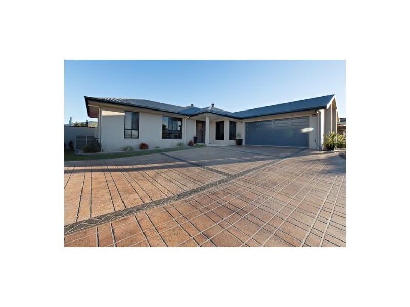 9 Madison Avenue, Glenella QLD 4740