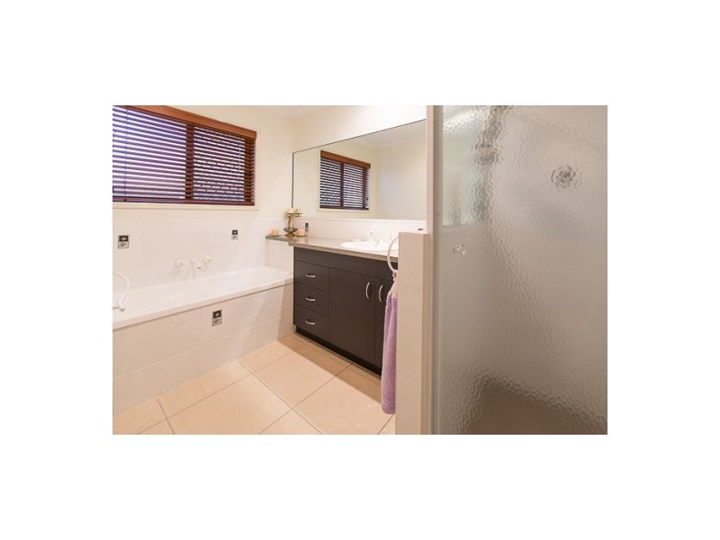 9 Madison Avenue, Glenella QLD 4740