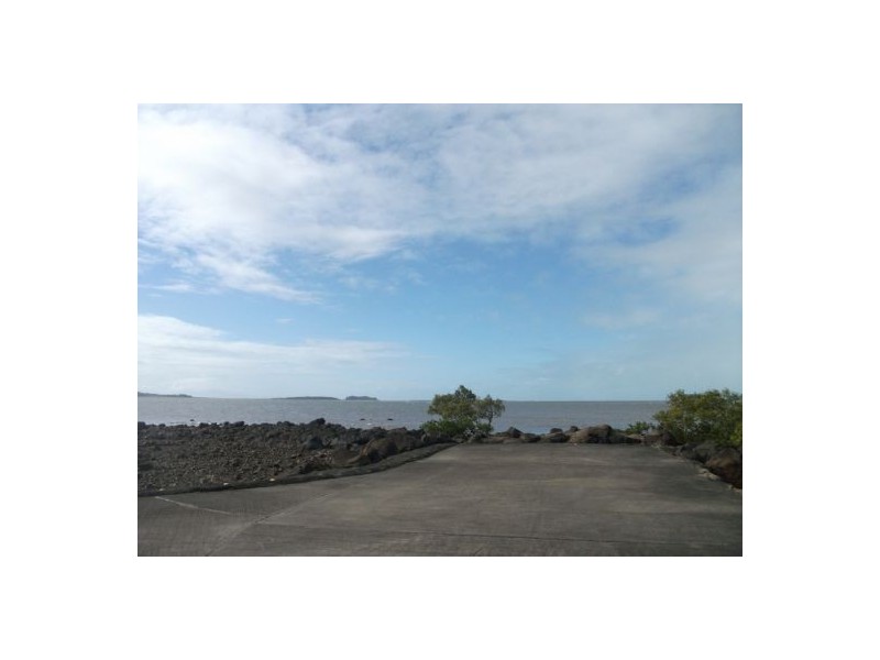 13 Rosella Street, St Helens Beach QLD 4798