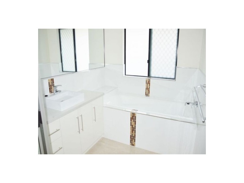 20 Bachelor Court, Marian QLD 4753
