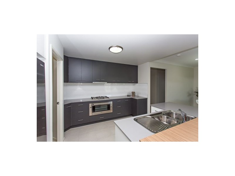 3 Primavera Boulevard, Beaconsfield QLD 4740