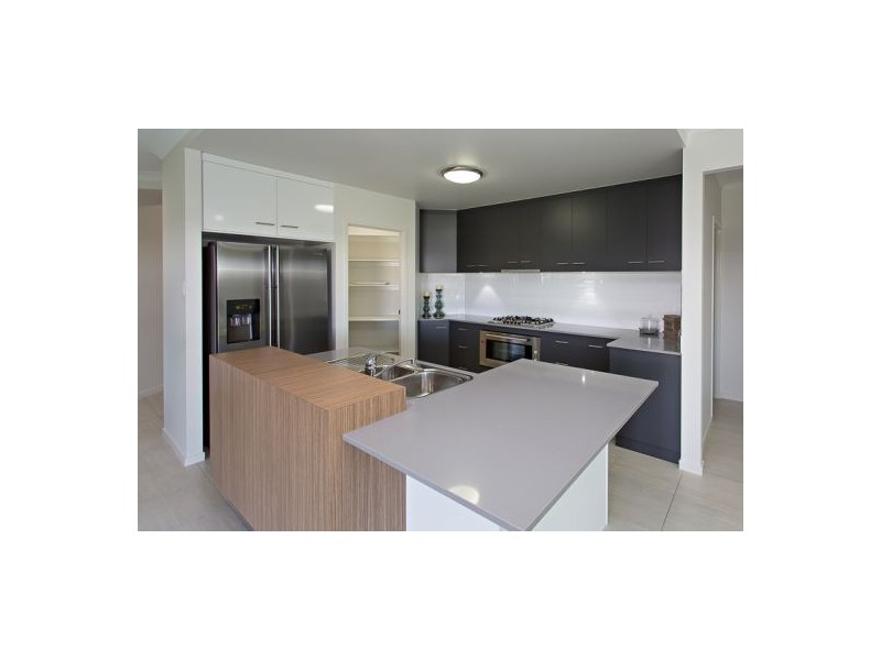 3 Primavera Boulevard, Beaconsfield QLD 4740