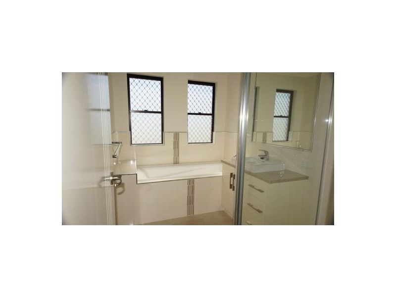 Unit 1 / 1 Bellavista Circuit, Beaconsfield QLD 4740