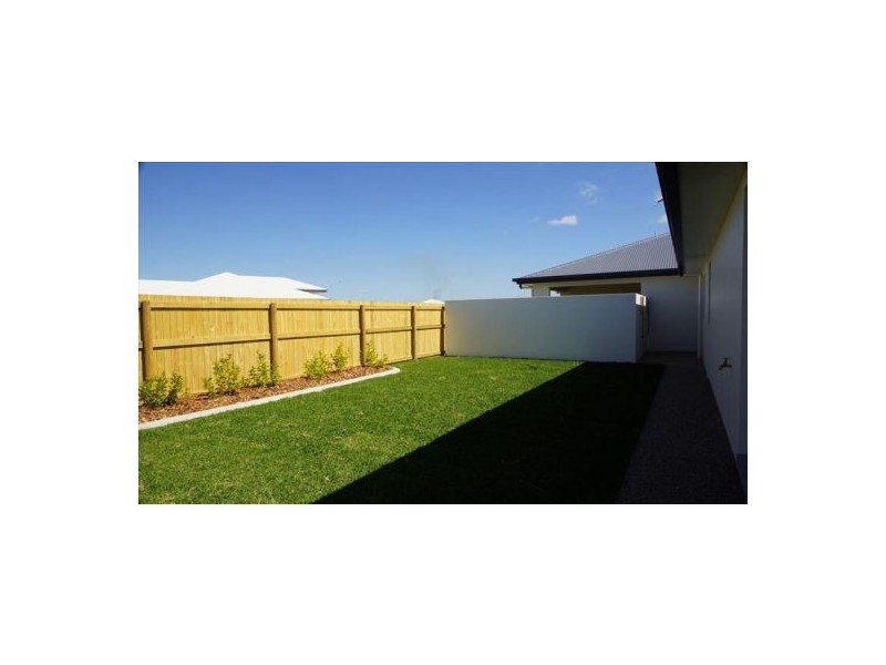 Unit 2 / 1 Bellavista Circuit, Beaconsfield QLD 4740