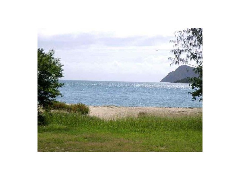 Dingo Beach QLD 4800