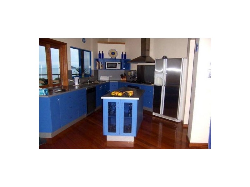 18 Roseric Crescent, Hideaway Bay QLD 4800