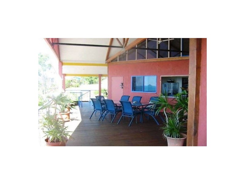 18 Roseric Crescent, Hideaway Bay QLD 4800