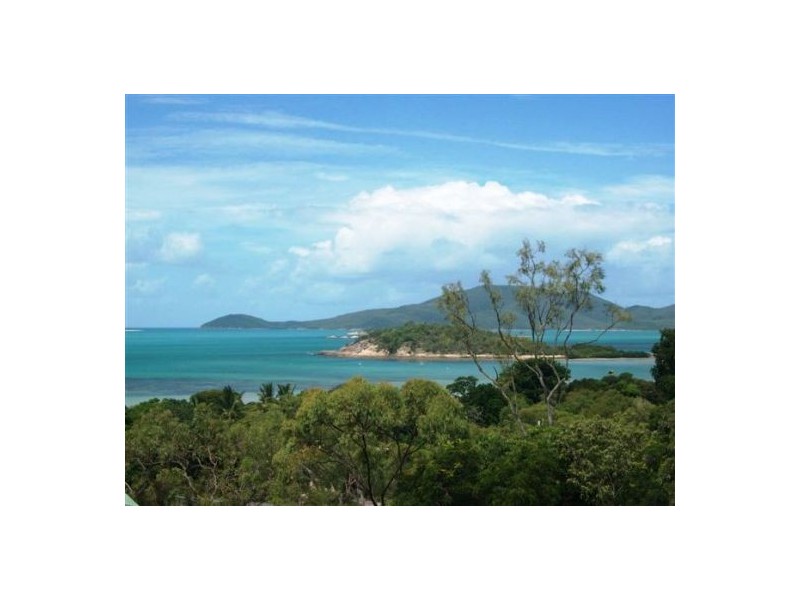 18 Roseric Crescent, Hideaway Bay QLD 4800
