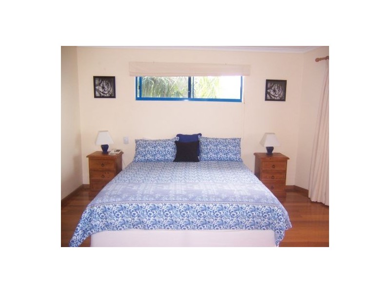 18 Roseric Crescent, Hideaway Bay QLD 4800