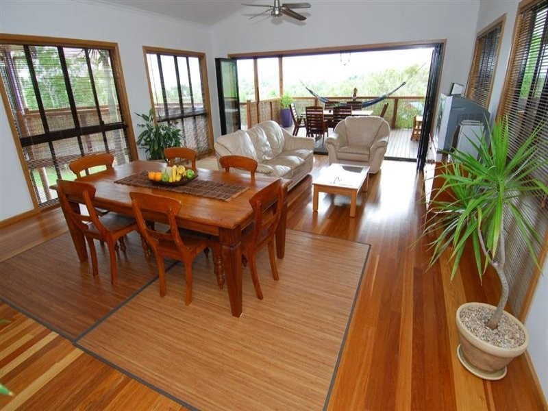 6 Daydream Court, Cannonvale QLD 4802