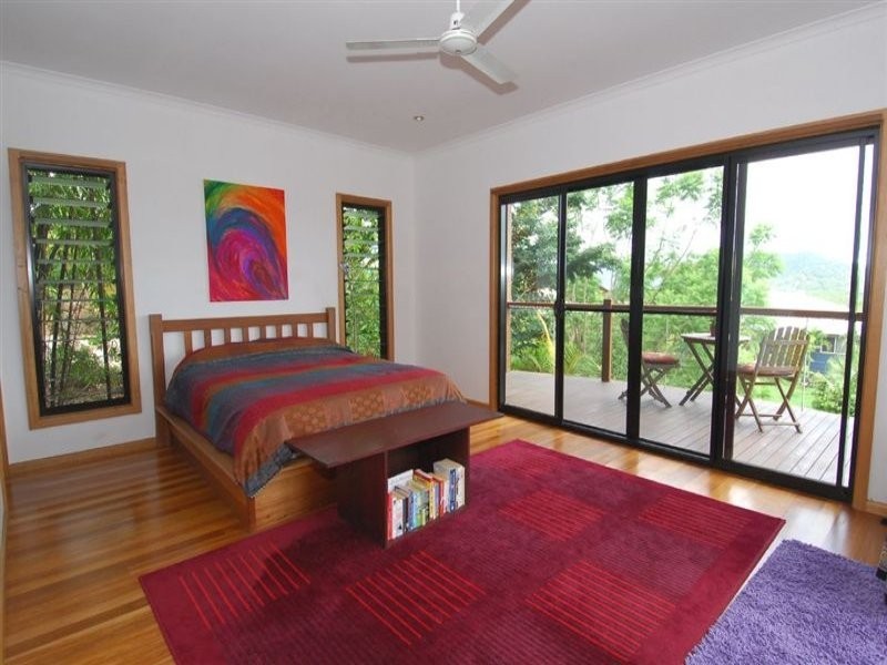 6 Daydream Court, Cannonvale QLD 4802