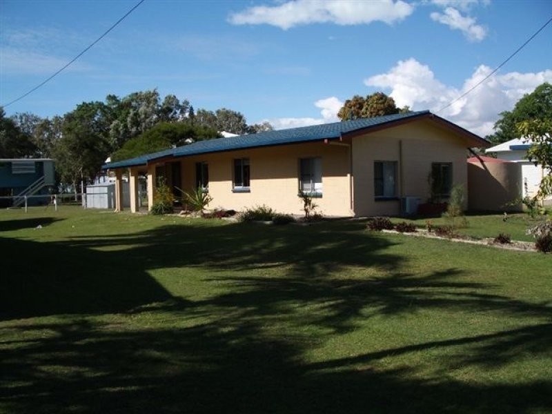 8 Peters Avenue, Midge Point QLD 4799