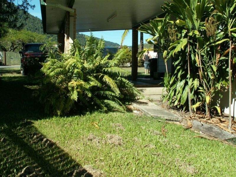 48 Manooka Drive, Cannonvale QLD 4802