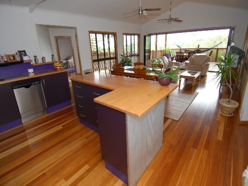 6 Daydream Court, Cannonvale QLD 4802
