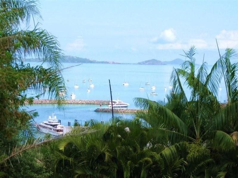 2 Kara Crescent, Airlie Beach QLD 4802