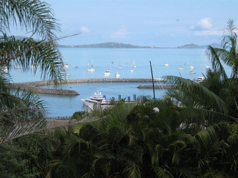 2 Kara Crescent, Airlie Beach QLD 4802