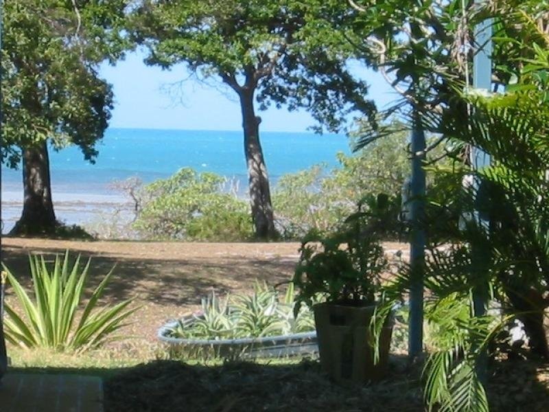 Gloucester Avenue, Hideaway Bay QLD 4800