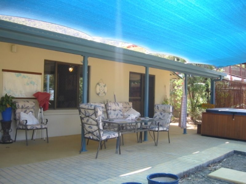 Gloucester Avenue, Hideaway Bay QLD 4800