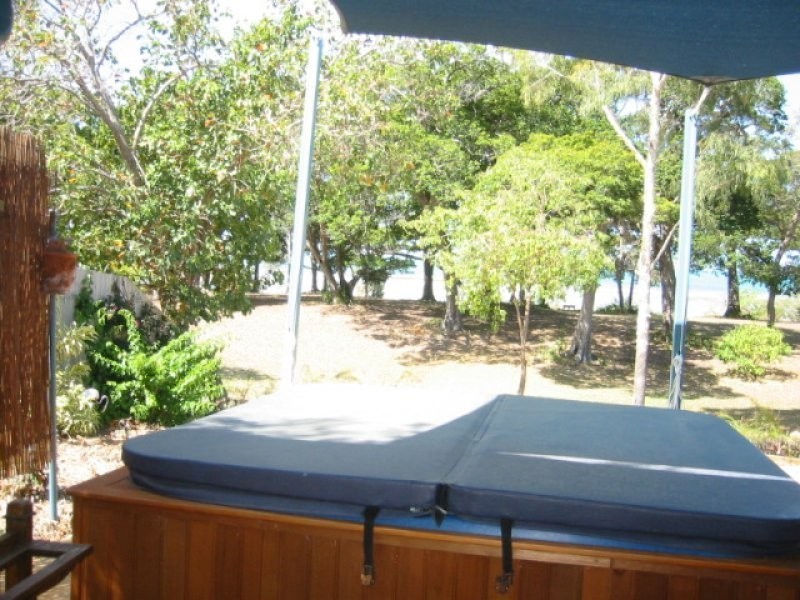 Gloucester Avenue, Hideaway Bay QLD 4800