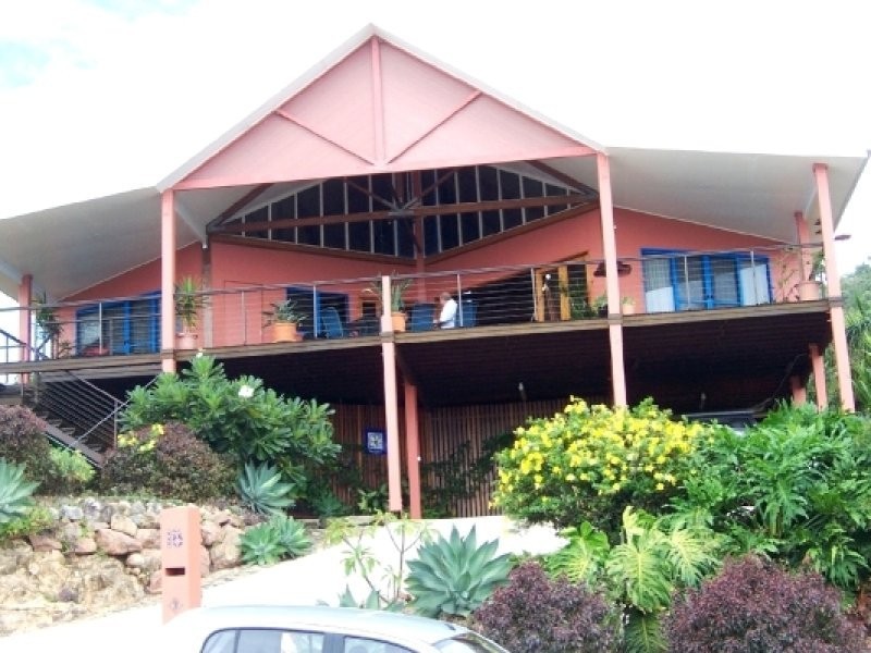 18 Roseric Crescent, Hideaway Bay QLD 4800