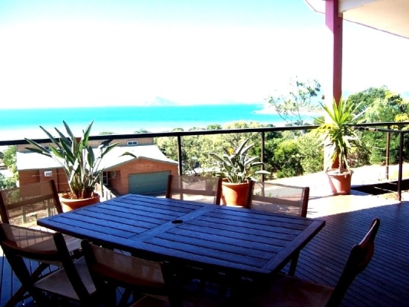 18 Roseric Crescent, Hideaway Bay QLD 4800
