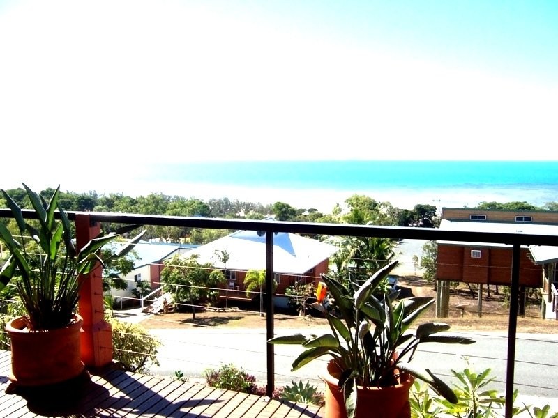 18 Roseric Crescent, Hideaway Bay QLD 4800